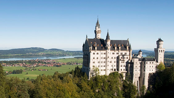 Wälder und Schloss auf der Radreise am Bodensee