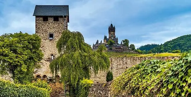 Aussicht während der Radreise auf die Burg Eltz