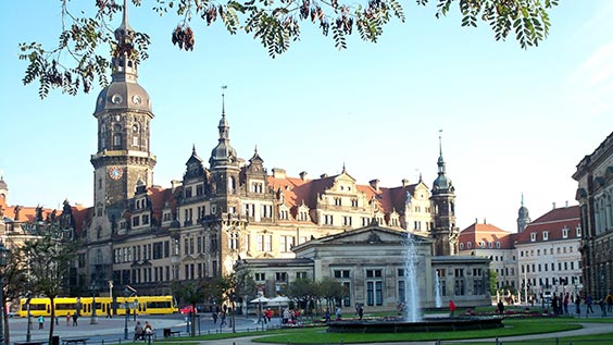 Auf der Landpartie-Radreise entlang des Residenzschlosses in Dresden