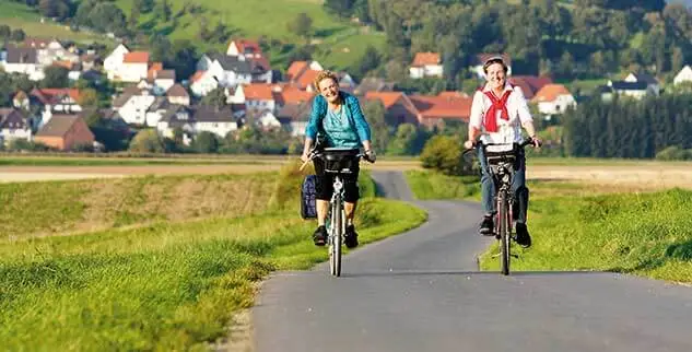 Die Landpartie: Radfahrer auf dem Weserradweg